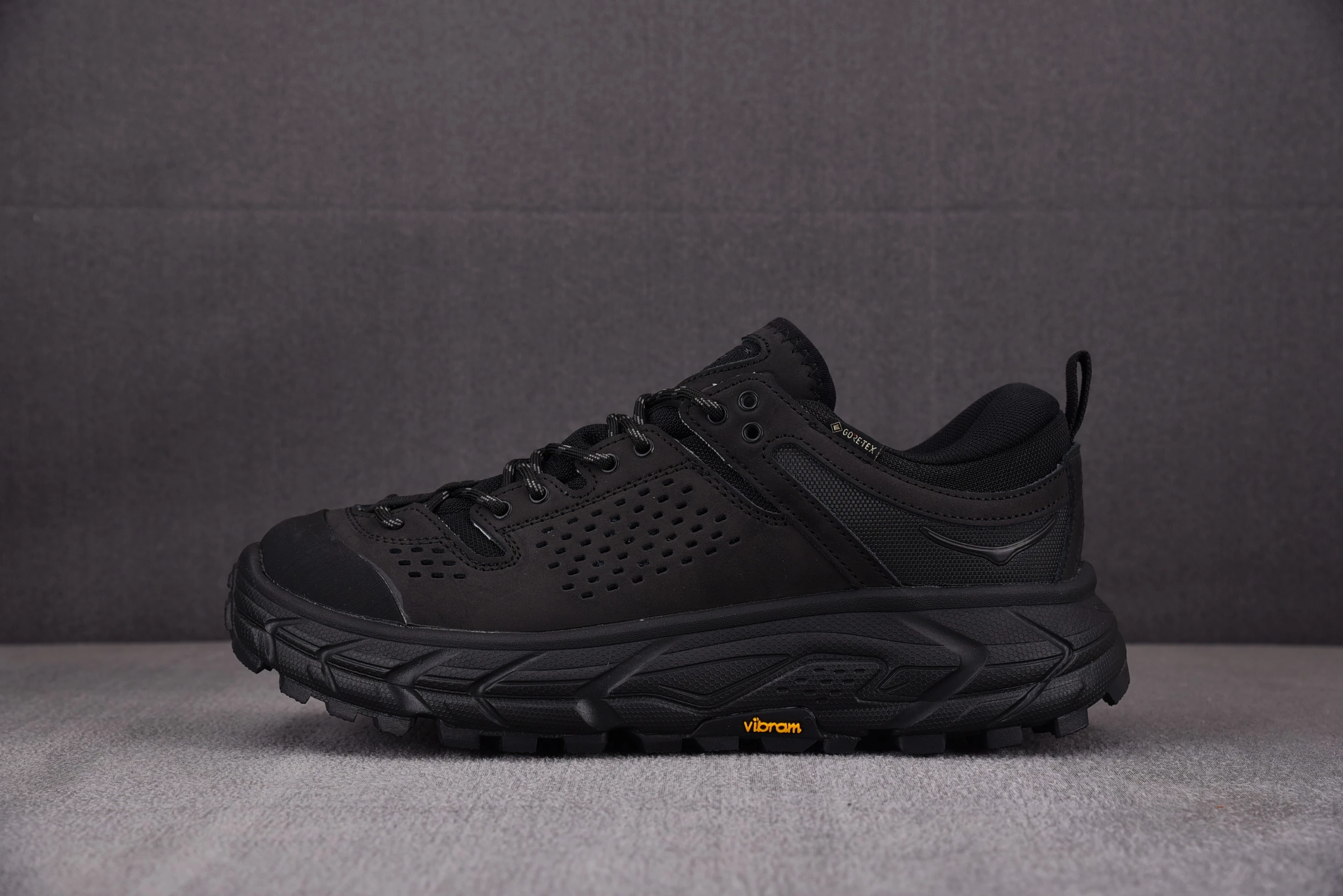 Hoka One One Tor Ultra Low Black (All Gender)