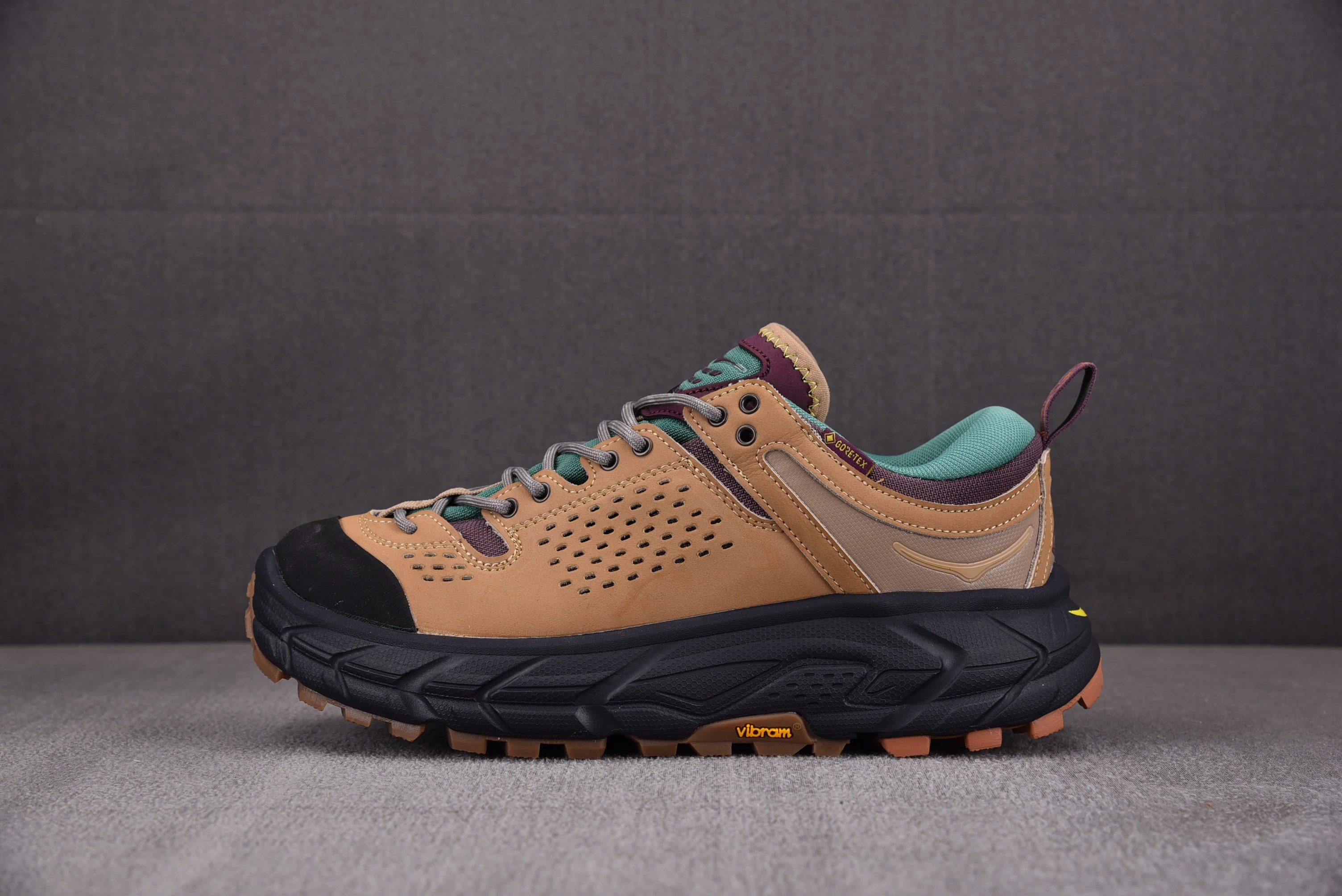 Hoka One One Tor Ultra Low Bodega