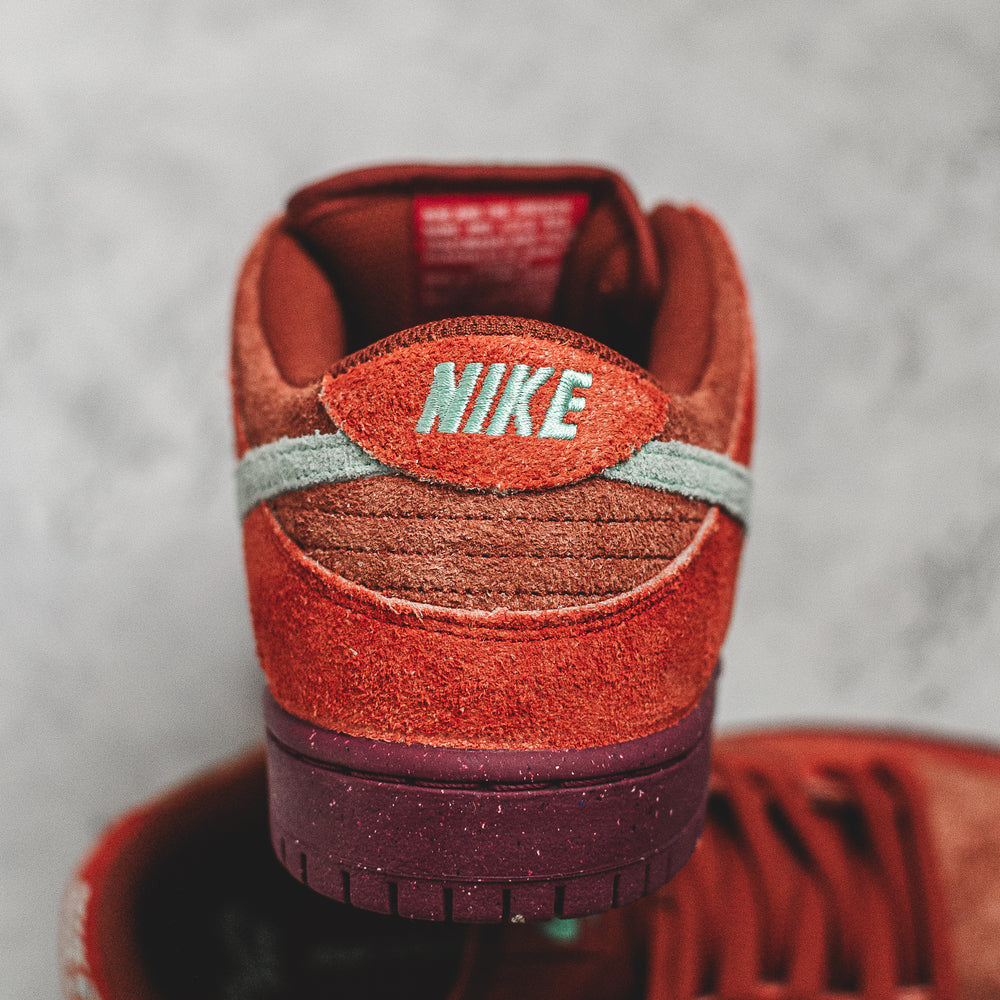 Nike Dunk Low SB Mystic Red