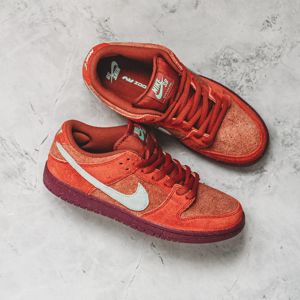 Nike Dunk Low SB Mystic Red